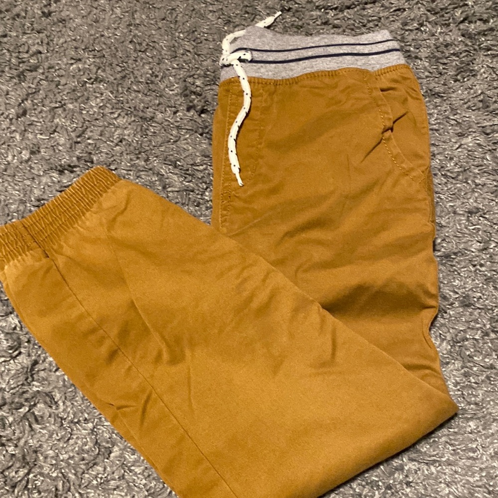 NWOT boys cat&jack drawstring pants with scrunched pant leg. Size 8